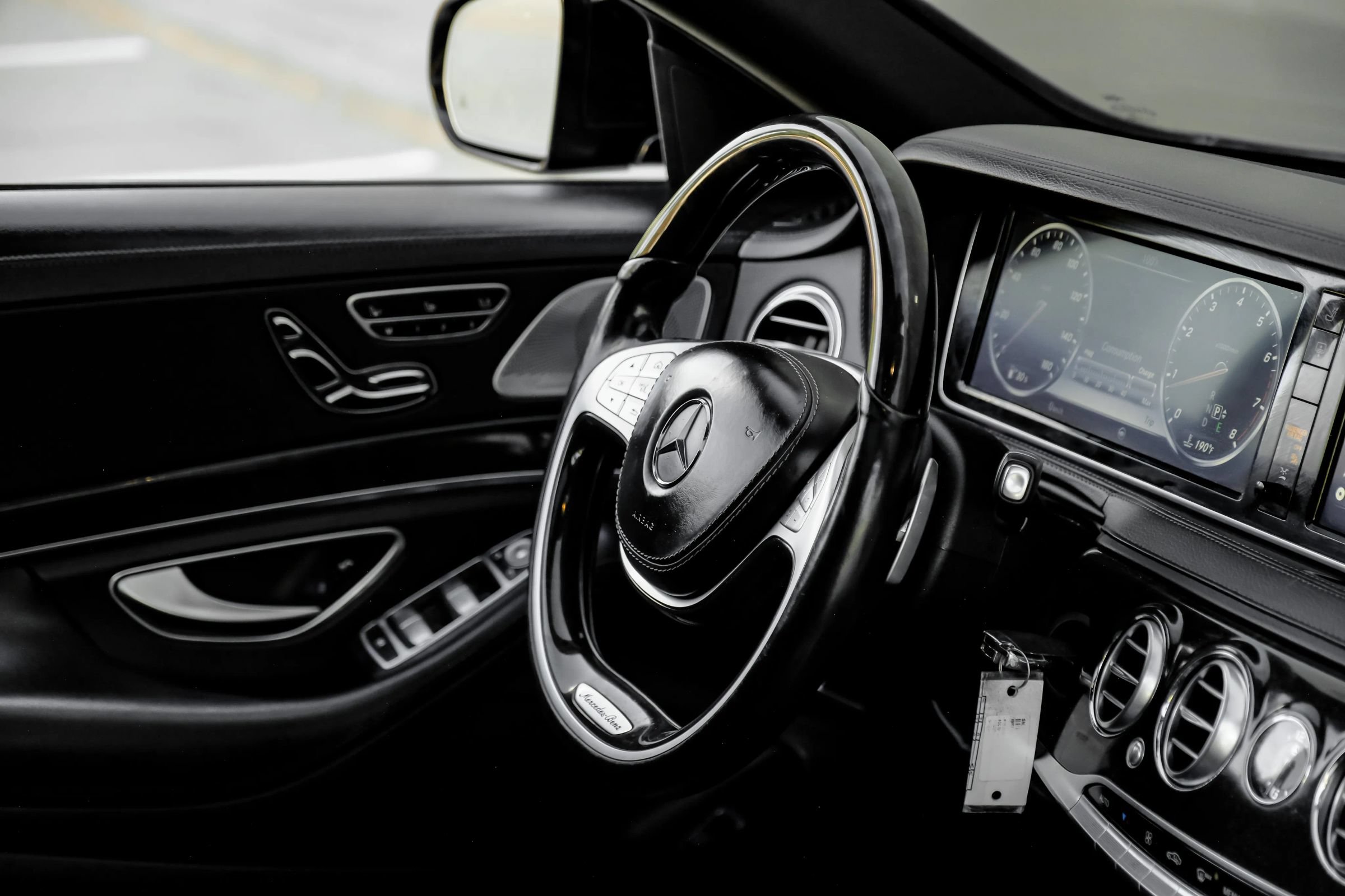 Used 2016 Mercedes-Benz S 550 4MATIC Sedan w/ Sport Package image 23