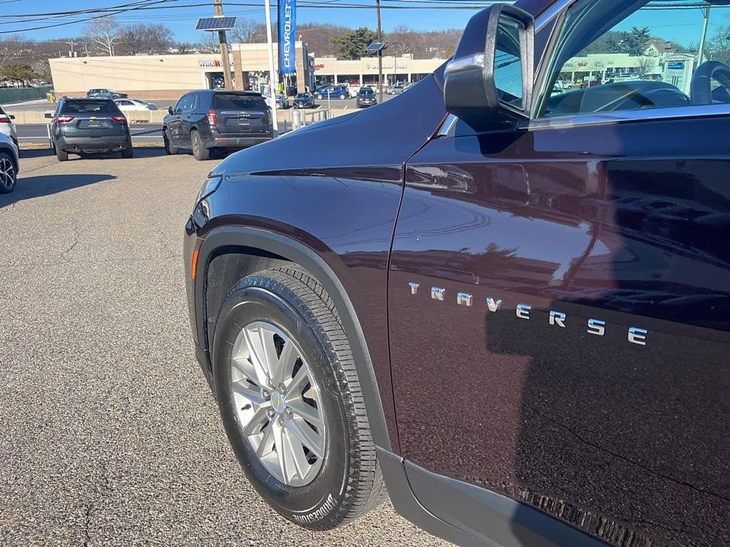 Used 2023 Chevrolet Traverse LT image 15