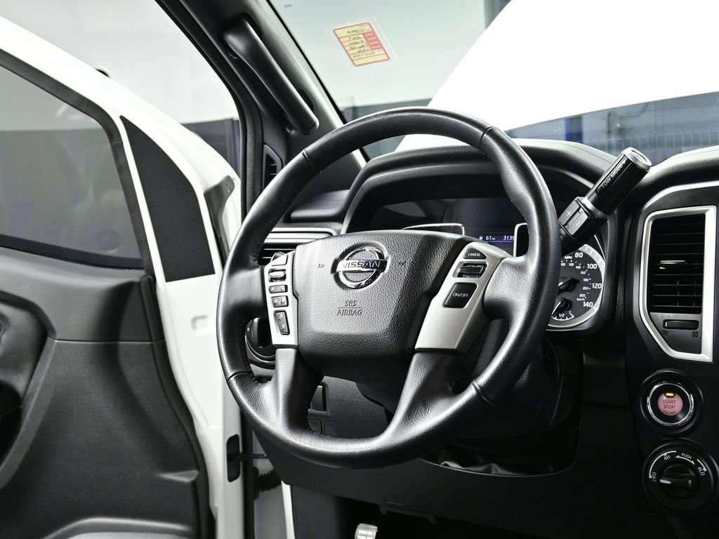 Used 2019 Nissan Titan SV w/ SV Convenience Package image 4