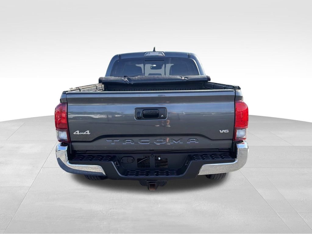 Used 2020 Toyota Tacoma SR5 AWD/4WD image 3