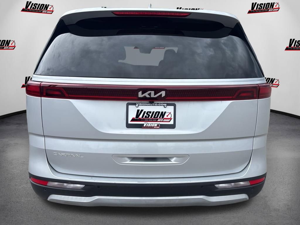Used 2023 Kia Carnival LX FWD image 6