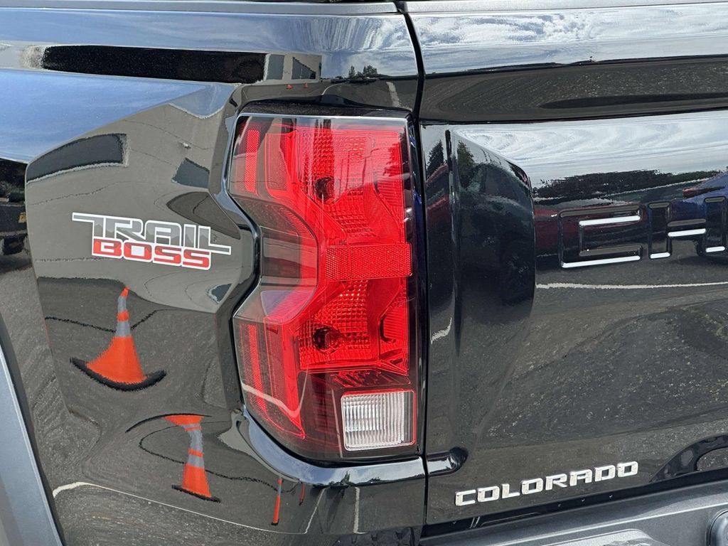 Used 2023 Chevrolet Colorado Trail Boss w/ LPO, Dark Essentials Package AWD/4WD image 8