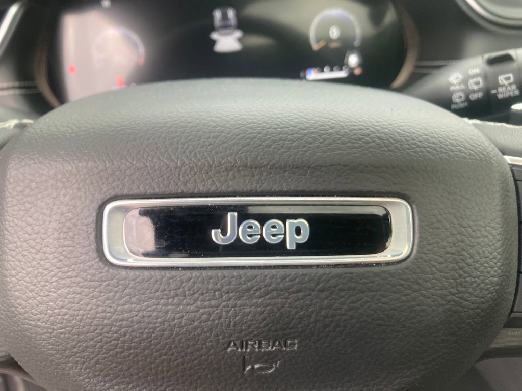 Used 2024 Jeep Grand Cherokee Altitude AWD/4WD image 26