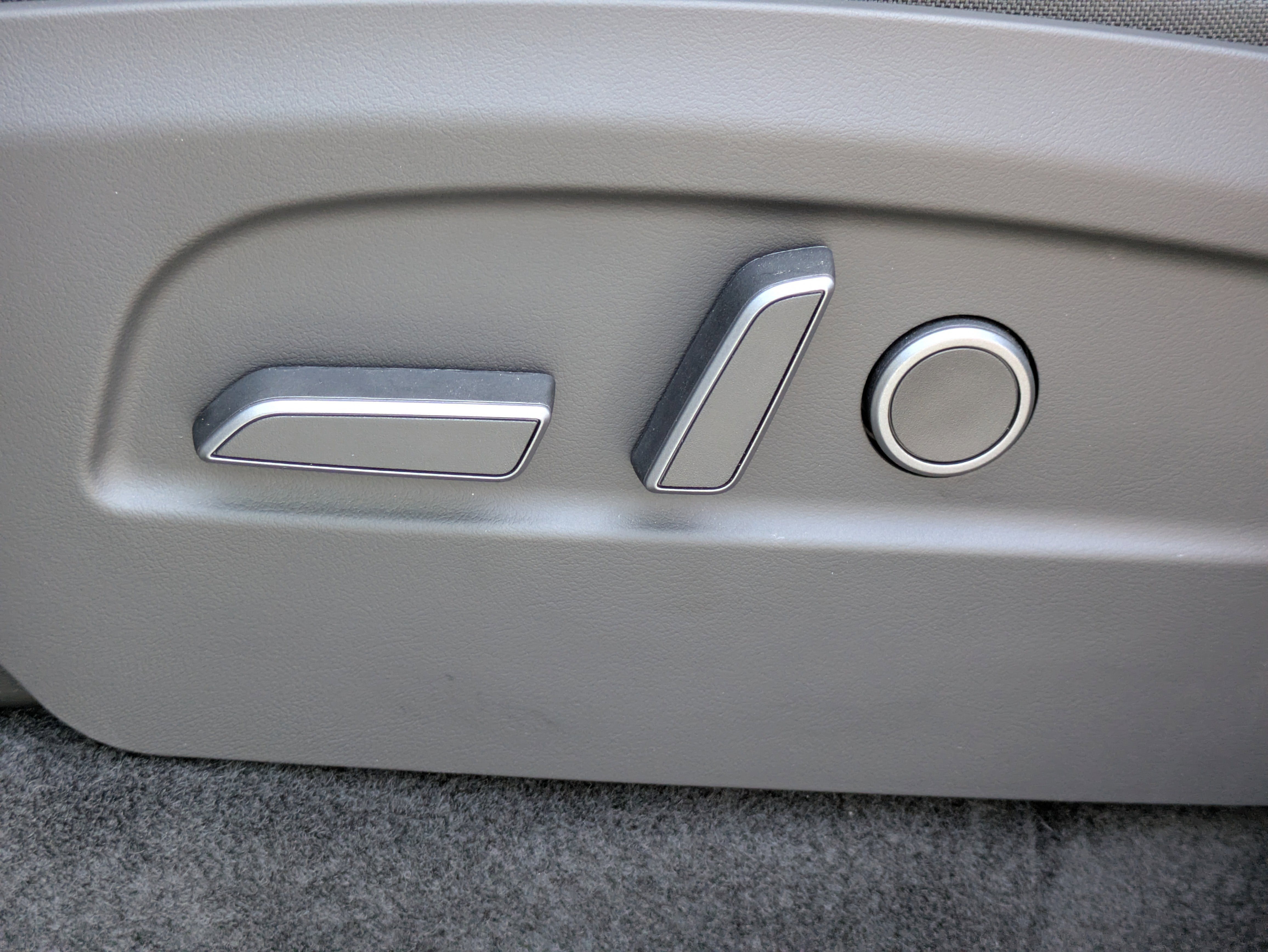 Used 2026 Tesla Model Y Long Range RWD image 19
