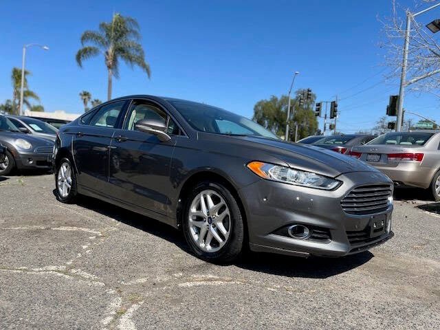 Used 2014 Ford Fusion SE w/ Equipment Group 202A FWD image 2