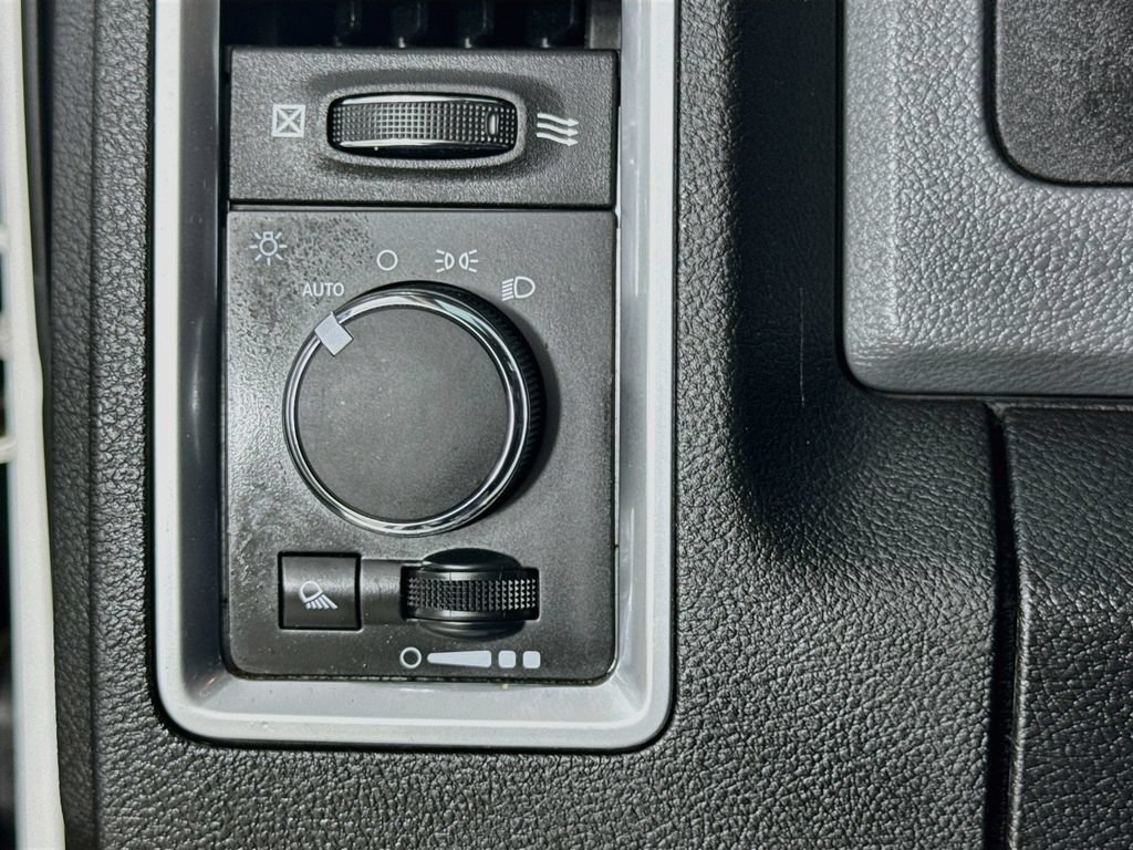 Used 2018 RAM 1500 Classic SLT RWD image 14