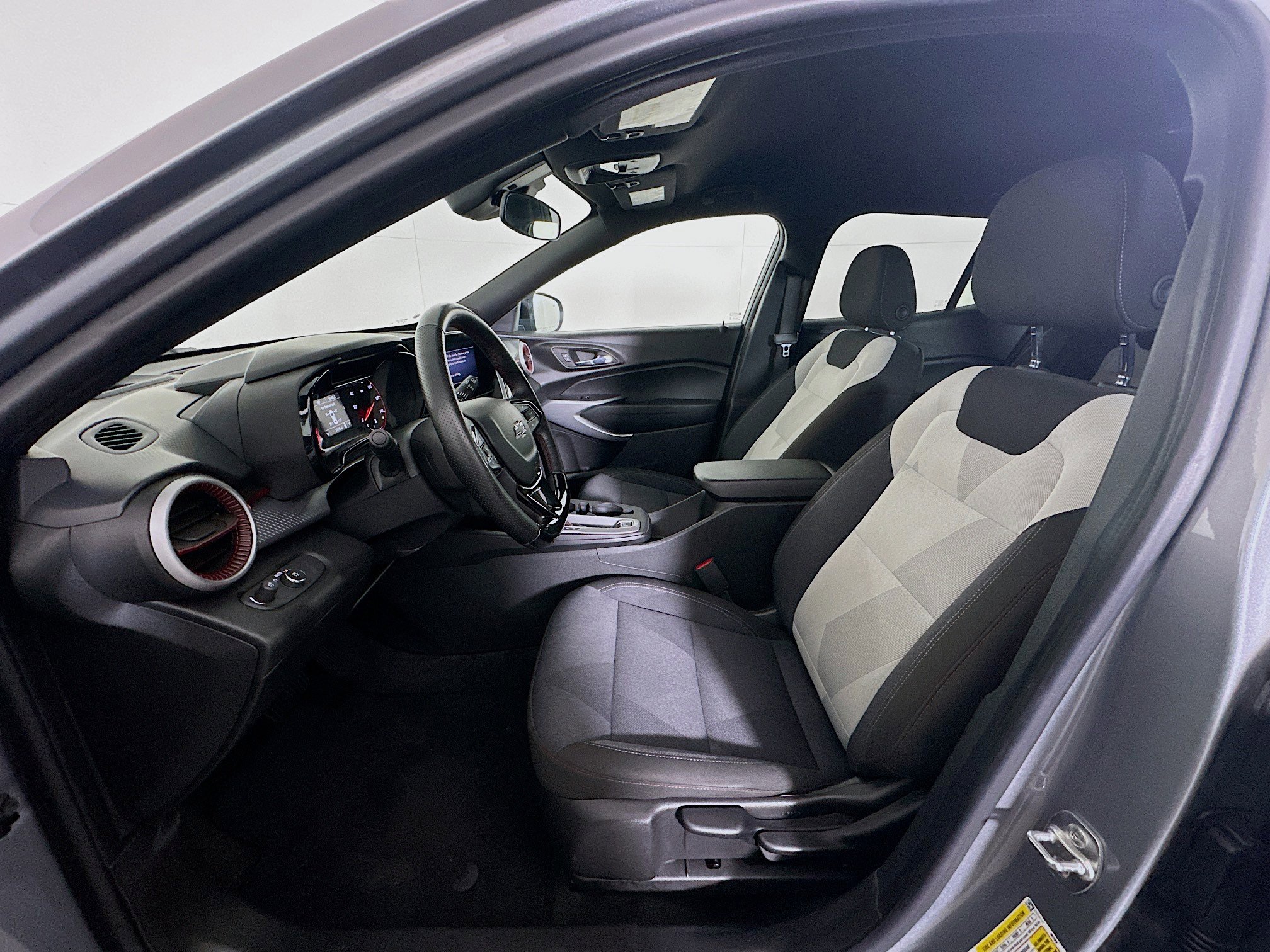 Used 2024 Chevrolet Trax RS w/ Driver Confidence Package image 13