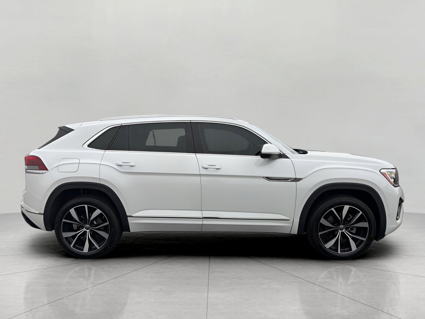 Used 2025 Volkswagen Atlas Cross Sport SEL Premium R-Line image 9