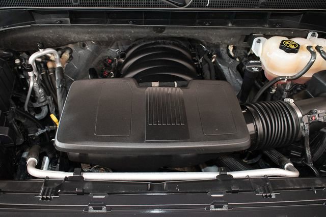 Used 2023 GMC Yukon SLT w/ SLT Luxury Package AWD/4WD image 3