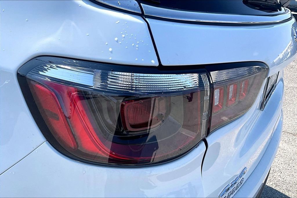 Used 2025 Jeep Compass Limited image 40