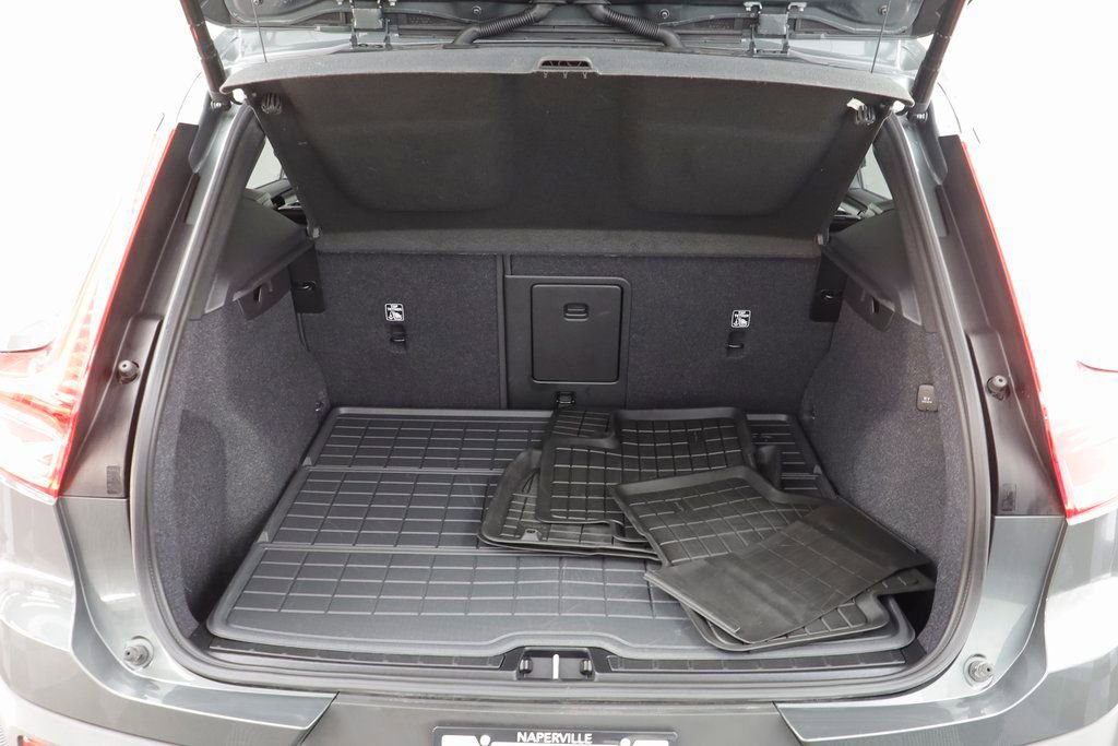 Used 2026 Volvo XC40 B5 Ultra w/ Climate Package image 18