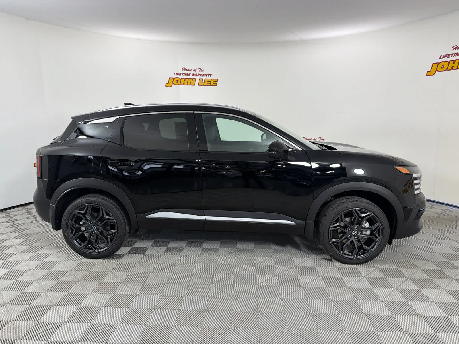 New 2026 Nissan Kicks SR FWD image 7