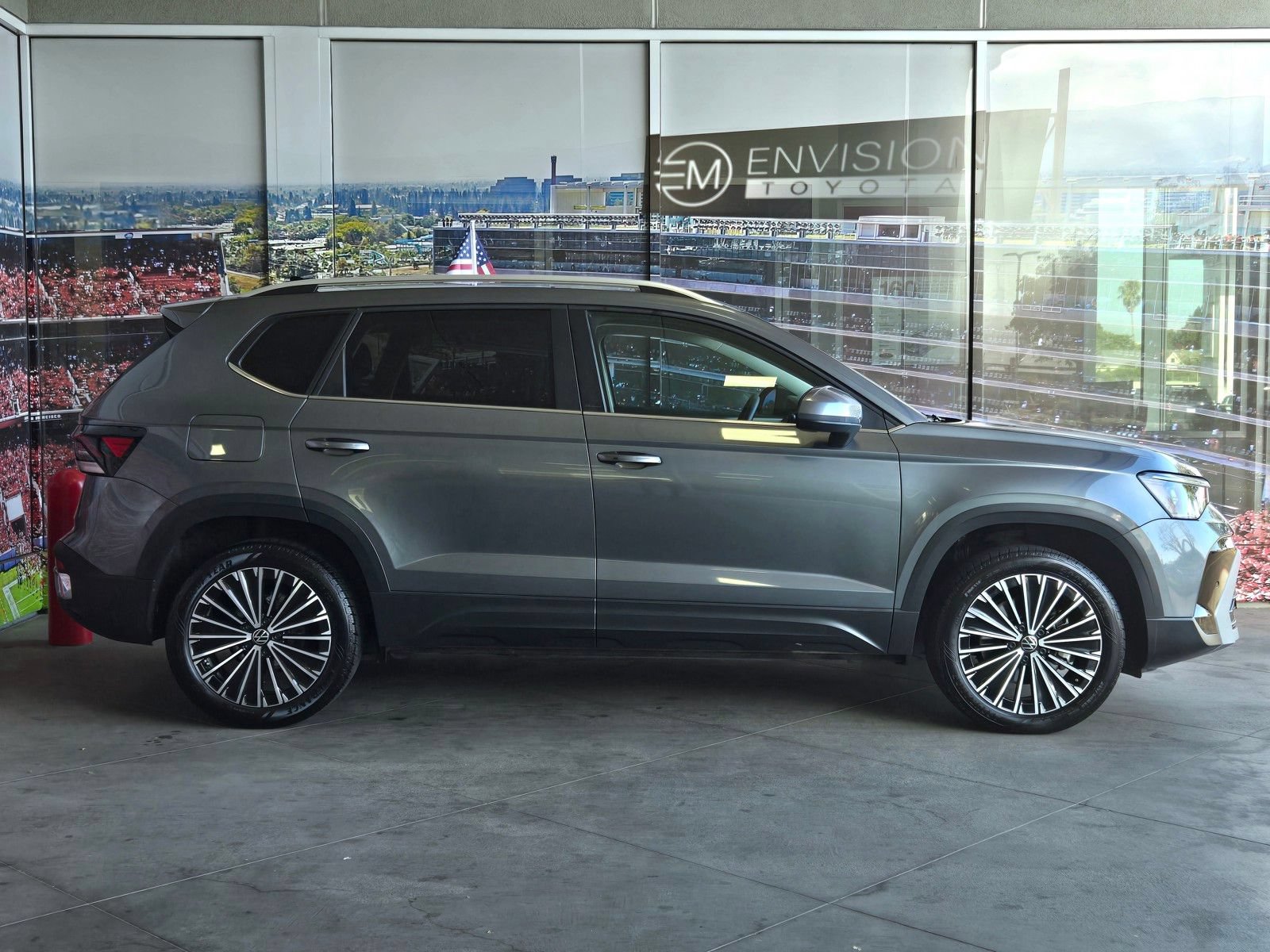 Used 2025 Volkswagen Taos SE FWD image 4