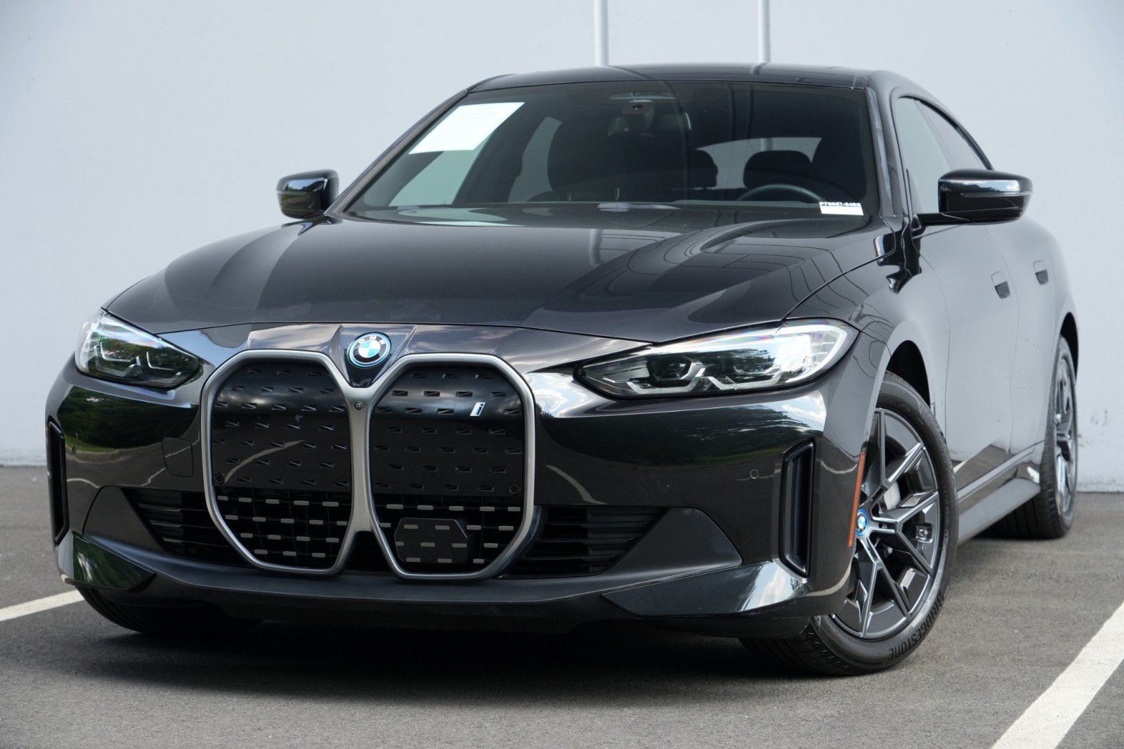 Used 2023 BMW i4 eDrive35 RWD image 3