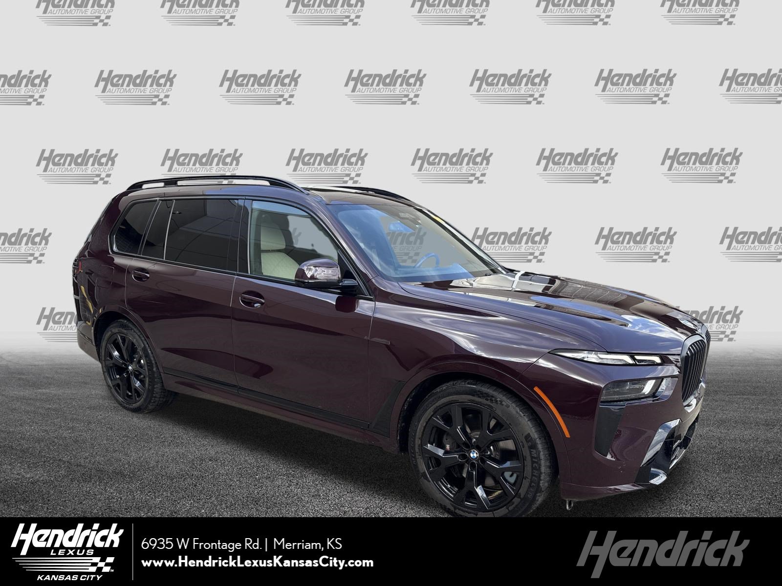 Used 2025 BMW X7 xDrive40i w/ M Sport Package AWD/4WD image 1