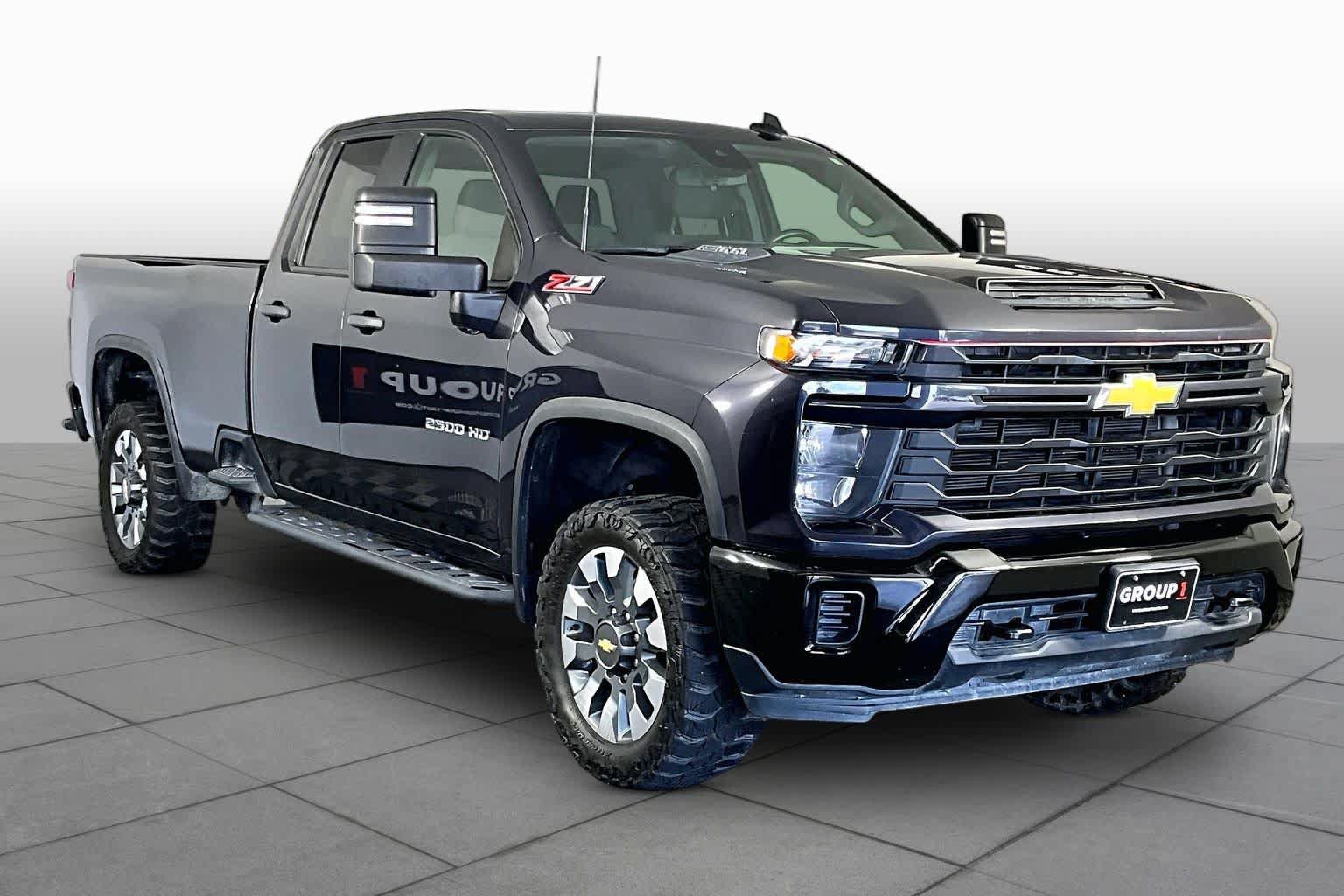 Used 2024 Chevrolet Silverado 2500 Custom w/ Custom Convenience Package AWD/4WD image 3