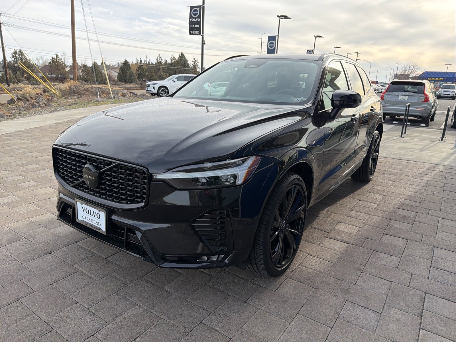 Used 2024 Volvo XC60 B5 Ultimate w/ Protection Package Premier image 6