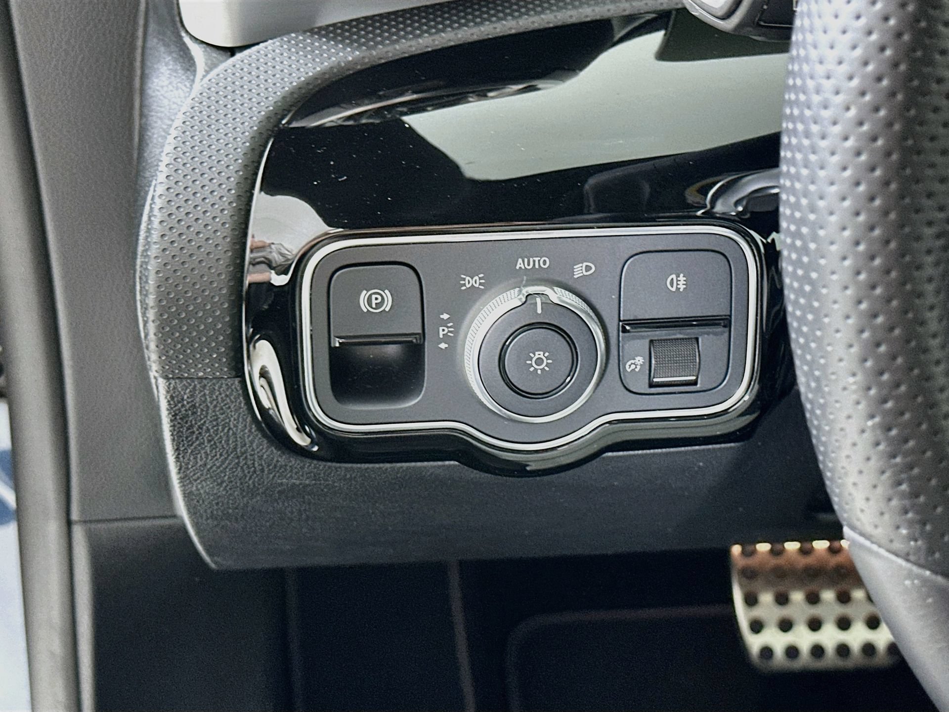 Certified 2023 Mercedes-Benz CLA 35 AMG 4MATIC image 11