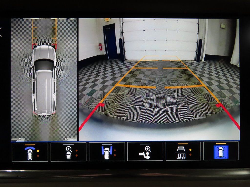 Used 2024 GMC Yukon XL Denali image 16