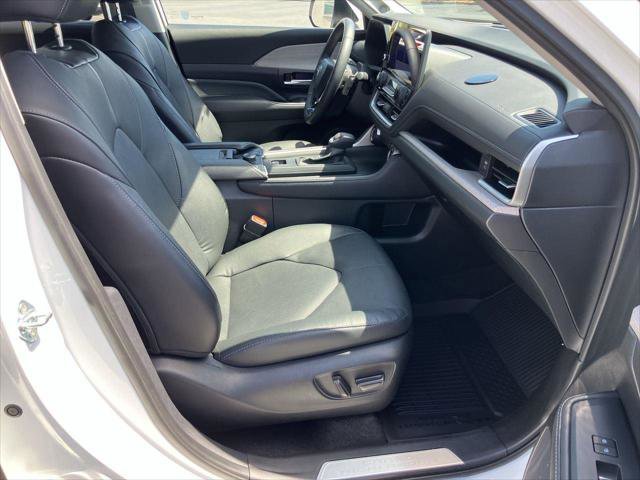 Certified 2024 Toyota Grand Highlander AWD image 40