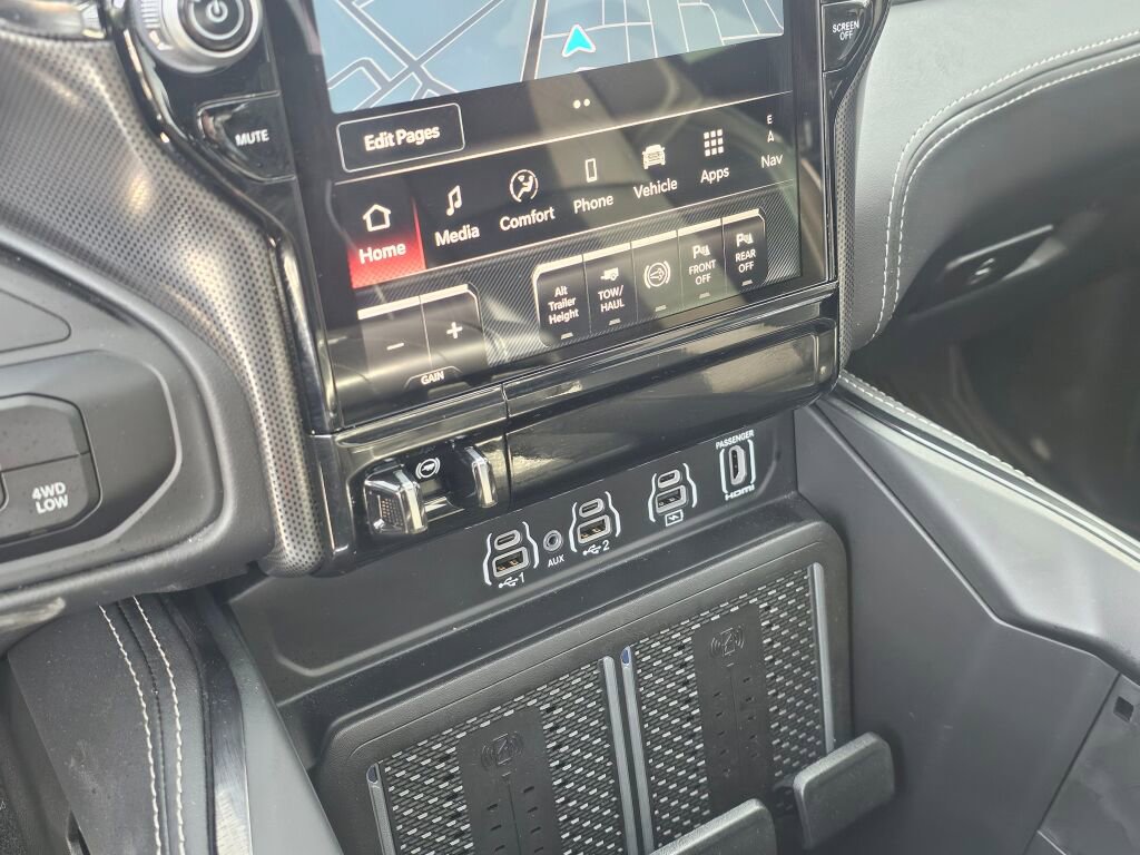 Used 2025 RAM 3500 Limited AWD/4WD image 27