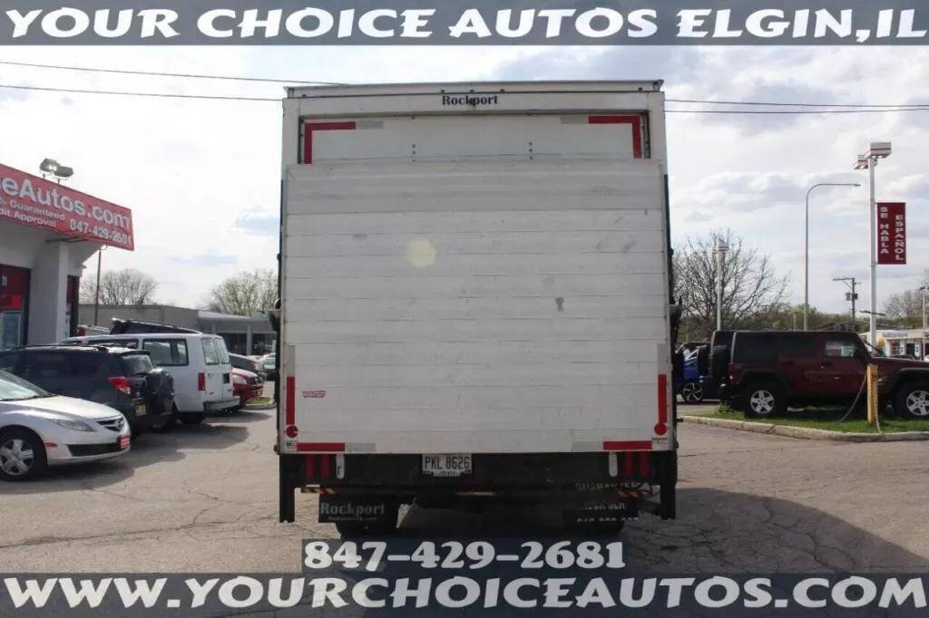 Used 2018 Chevrolet Express 4500 Extended w/ Driver Convenience Package RWD image 4