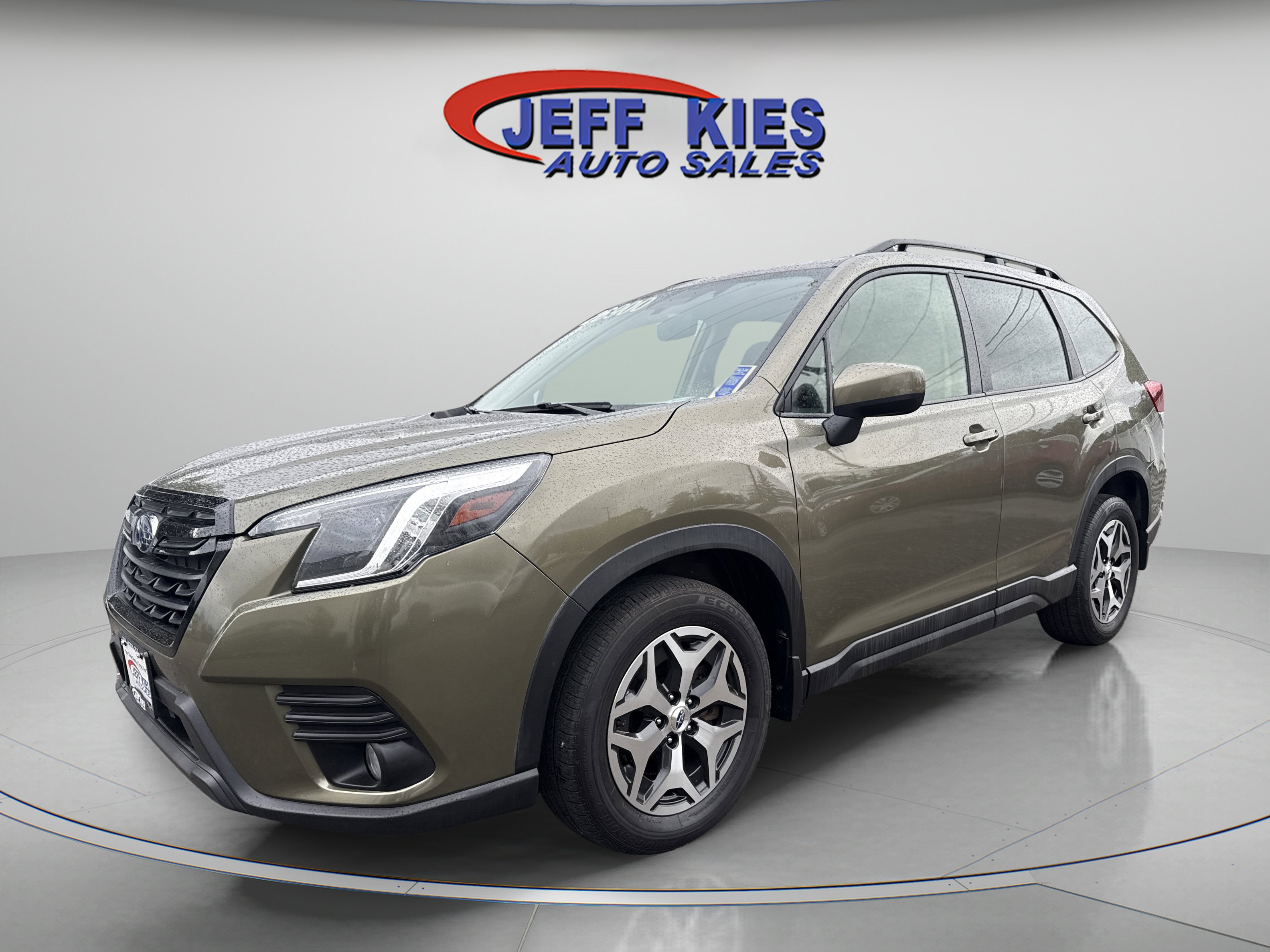 Used 2023 Subaru Forester Premium AWD/4WD image 1