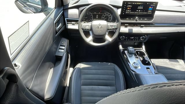 Used 2025 Mitsubishi Outlander SE AWD/4WD image 13