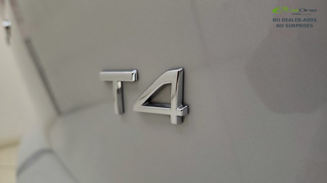 Used 2022 Volvo XC40 T4 R-Design w/ Protection Package Premier FWD image 32