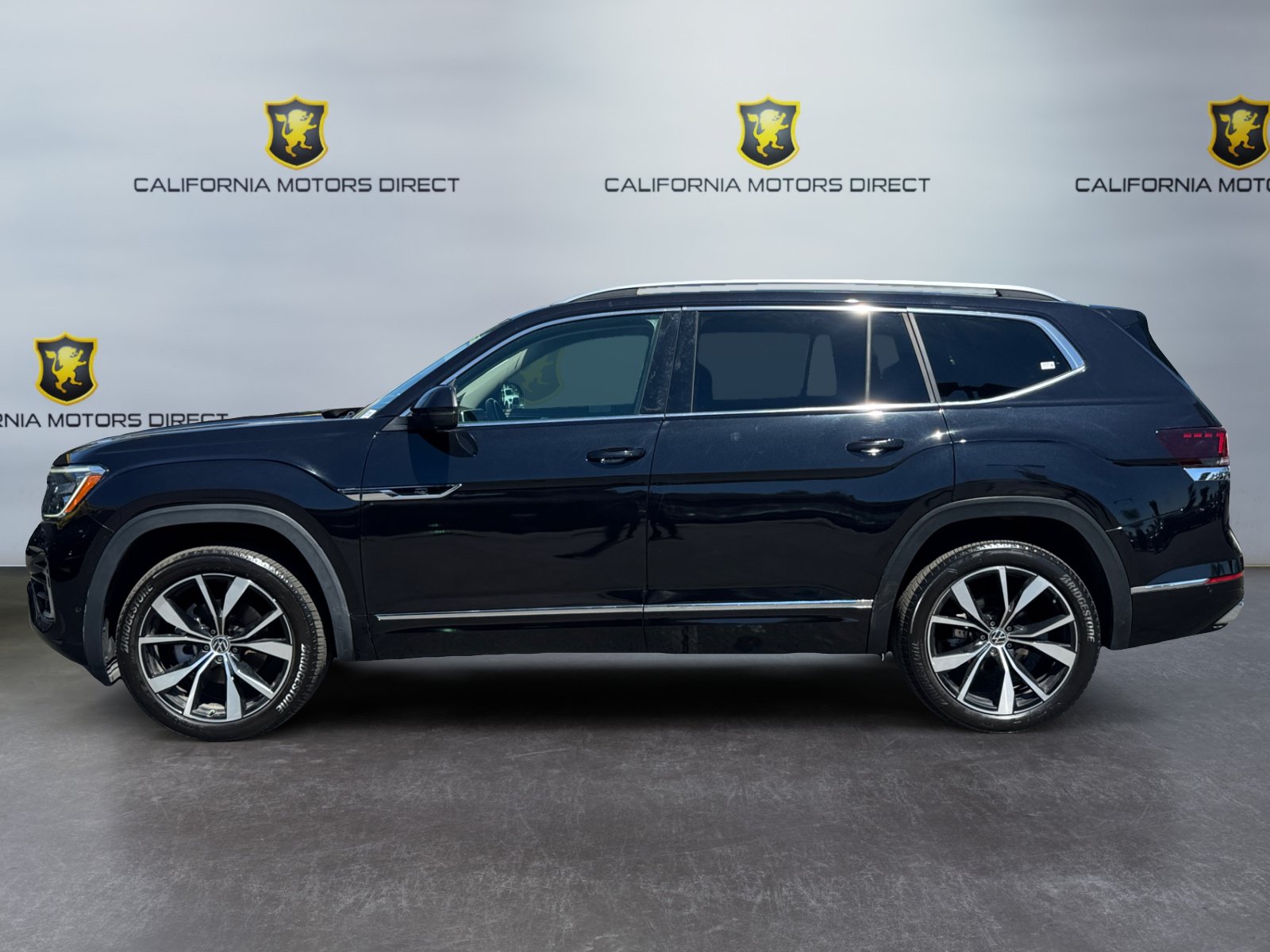 Used 2025 Volkswagen Atlas SEL Premium R-Line AWD/4WD image 2