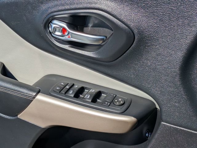 Used 2017 Jeep Cherokee Latitude w/ Safety/Convenience Group image 13