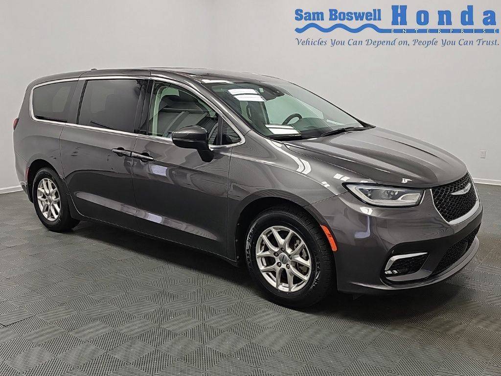 Used 2023 Chrysler Pacifica Touring-L
