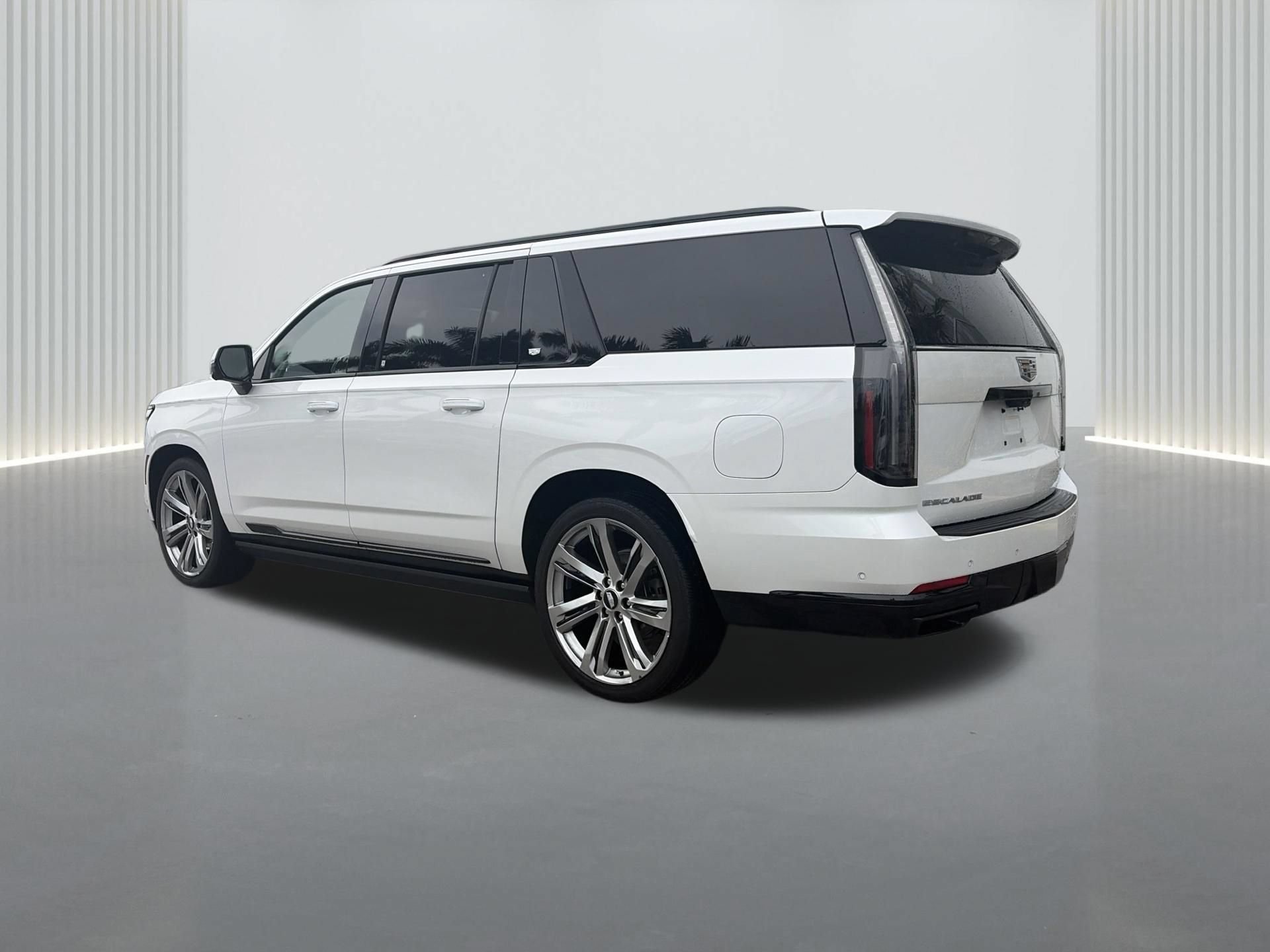 Used 2025 Cadillac Escalade ESV Sport Platinum AWD/4WD image 4