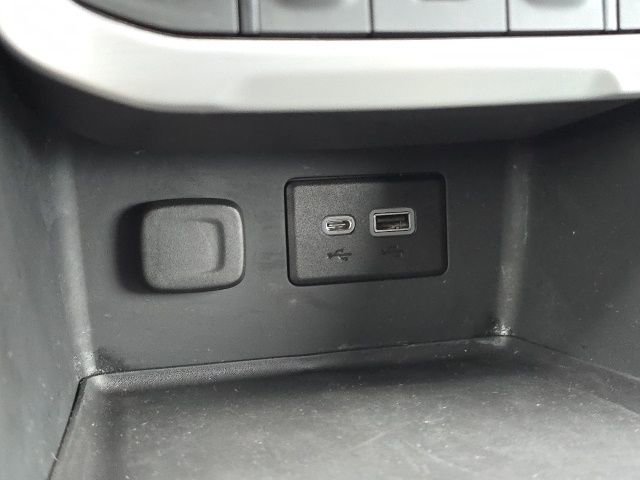 Used 2023 GMC Acadia SLE image 15