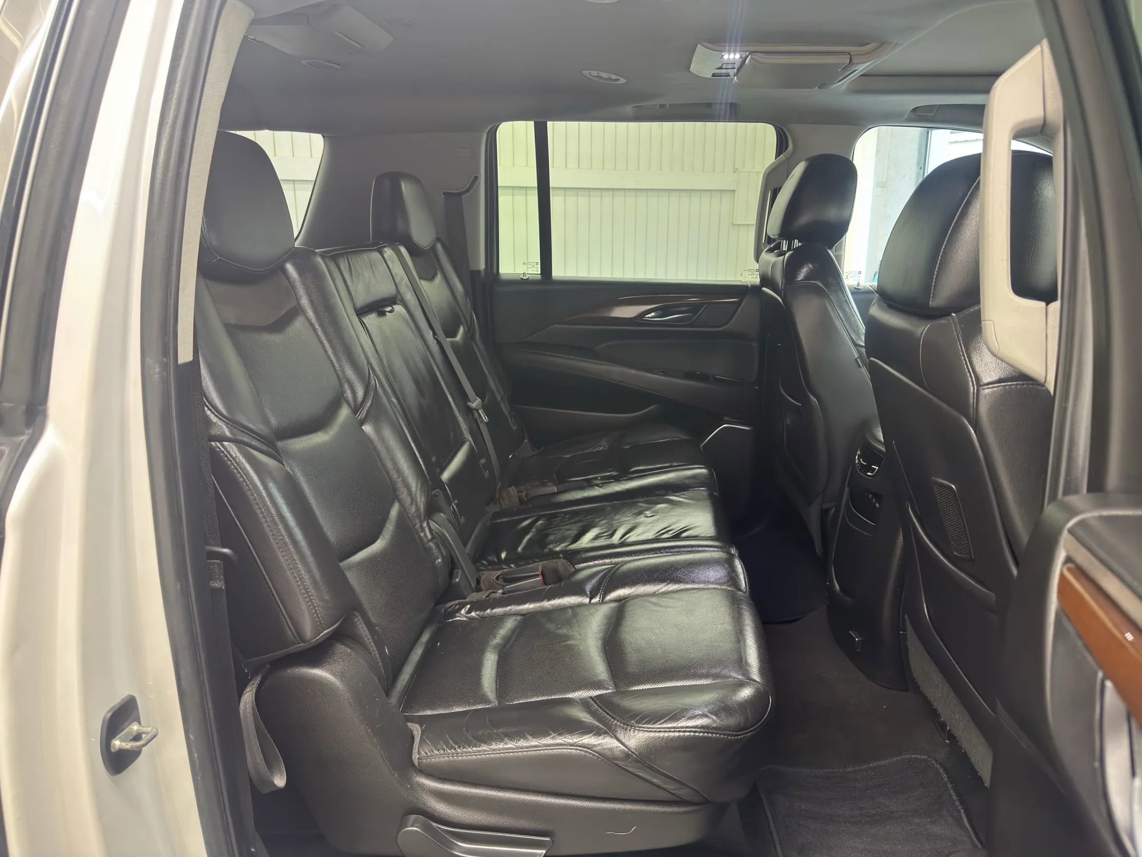Used 2018 Cadillac Escalade ESV Luxury image 11