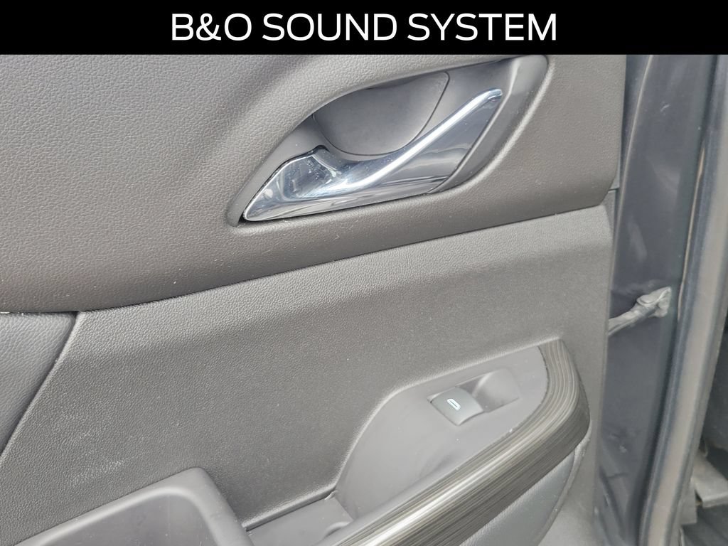 Used 2020 GMC Acadia SLT w/ LPO, Floor Liner Package FWD image 16