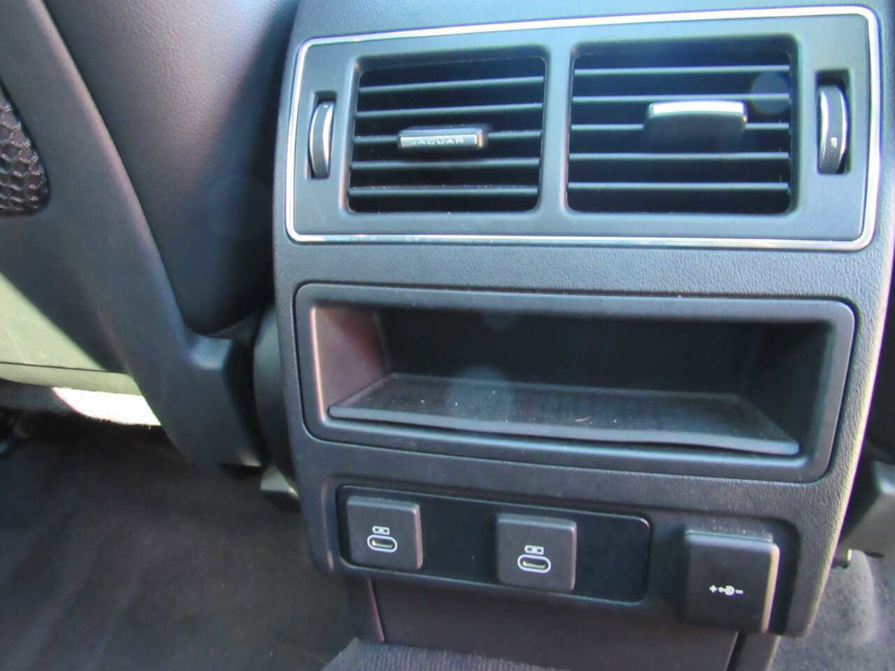 Used 2024 Jaguar F-PACE R-Dynamic S image 11