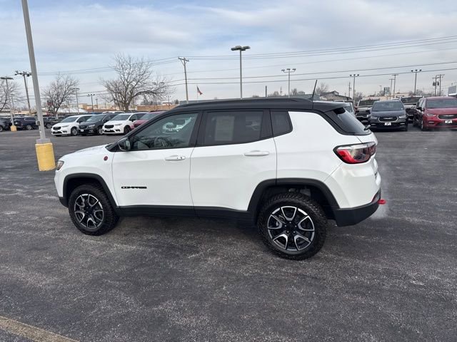 Used 2024 Jeep Compass Trailhawk AWD/4WD image 3