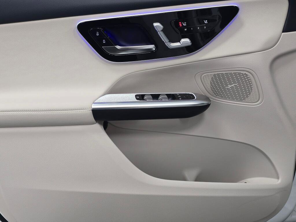 New 2026 Mercedes-Benz GLC 300 4MATIC image 32