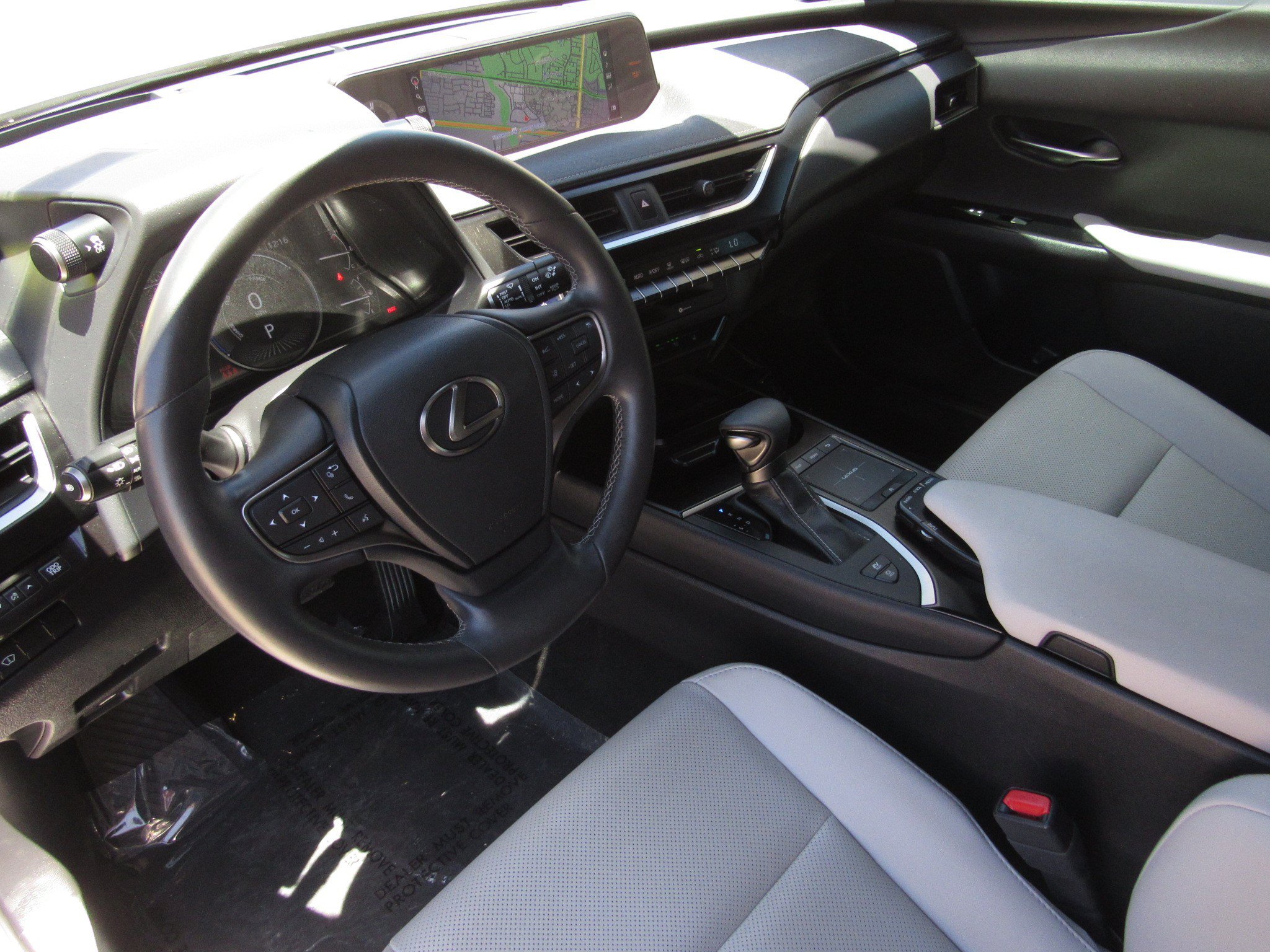 Used 2022 Lexus UX 250h w/ Luxury Package AWD/4WD image 17