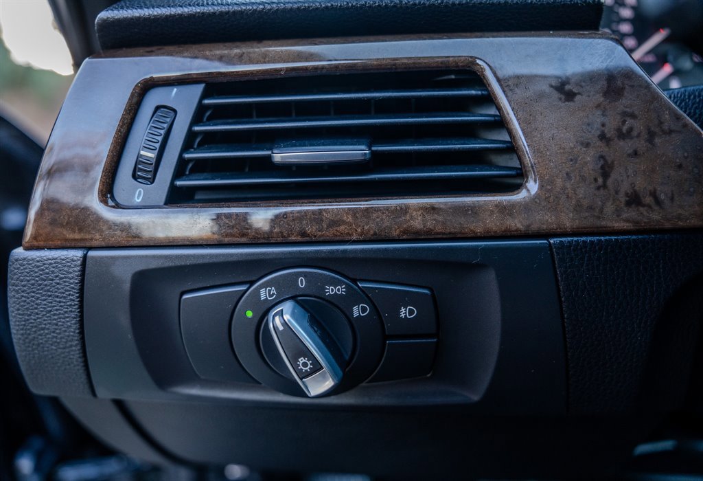 Used 2011 BMW 335i Sedan image 17