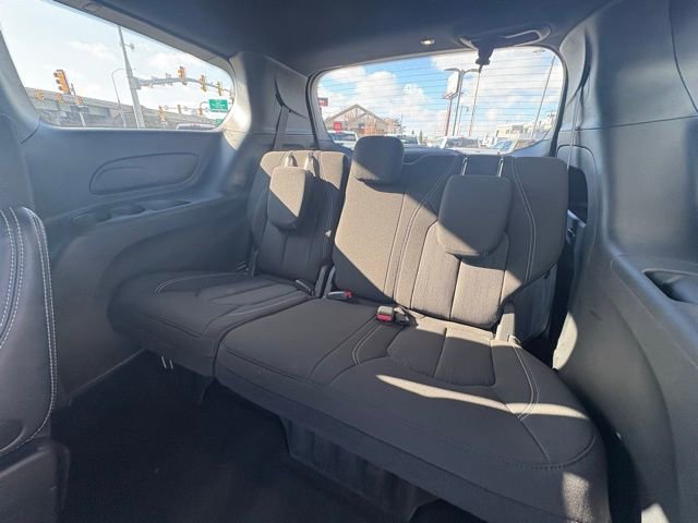 Certified 2023 Chrysler Pacifica Touring image 26