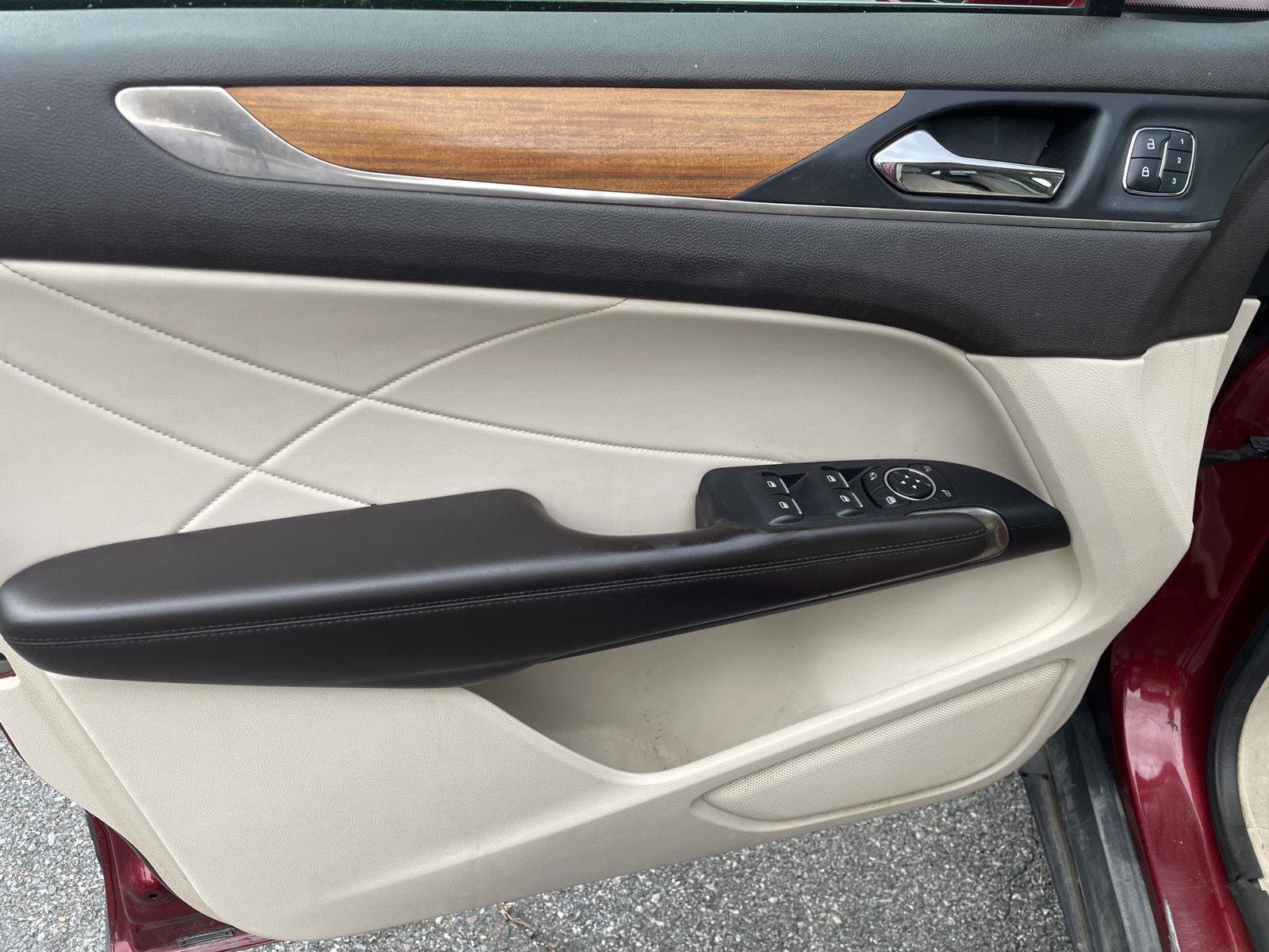 Used 2015 Lincoln MKC AWD w/ Equipment Group 102A Reserve image 11