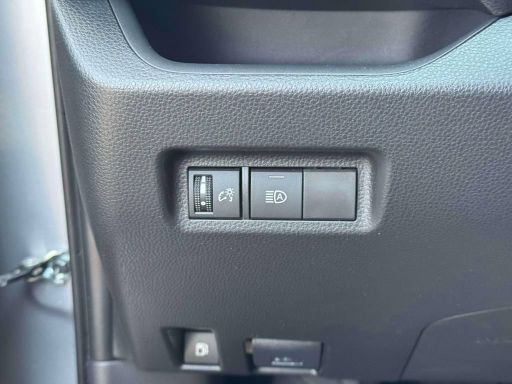 Used 2025 Toyota RAV4 LE AWD/4WD image 21