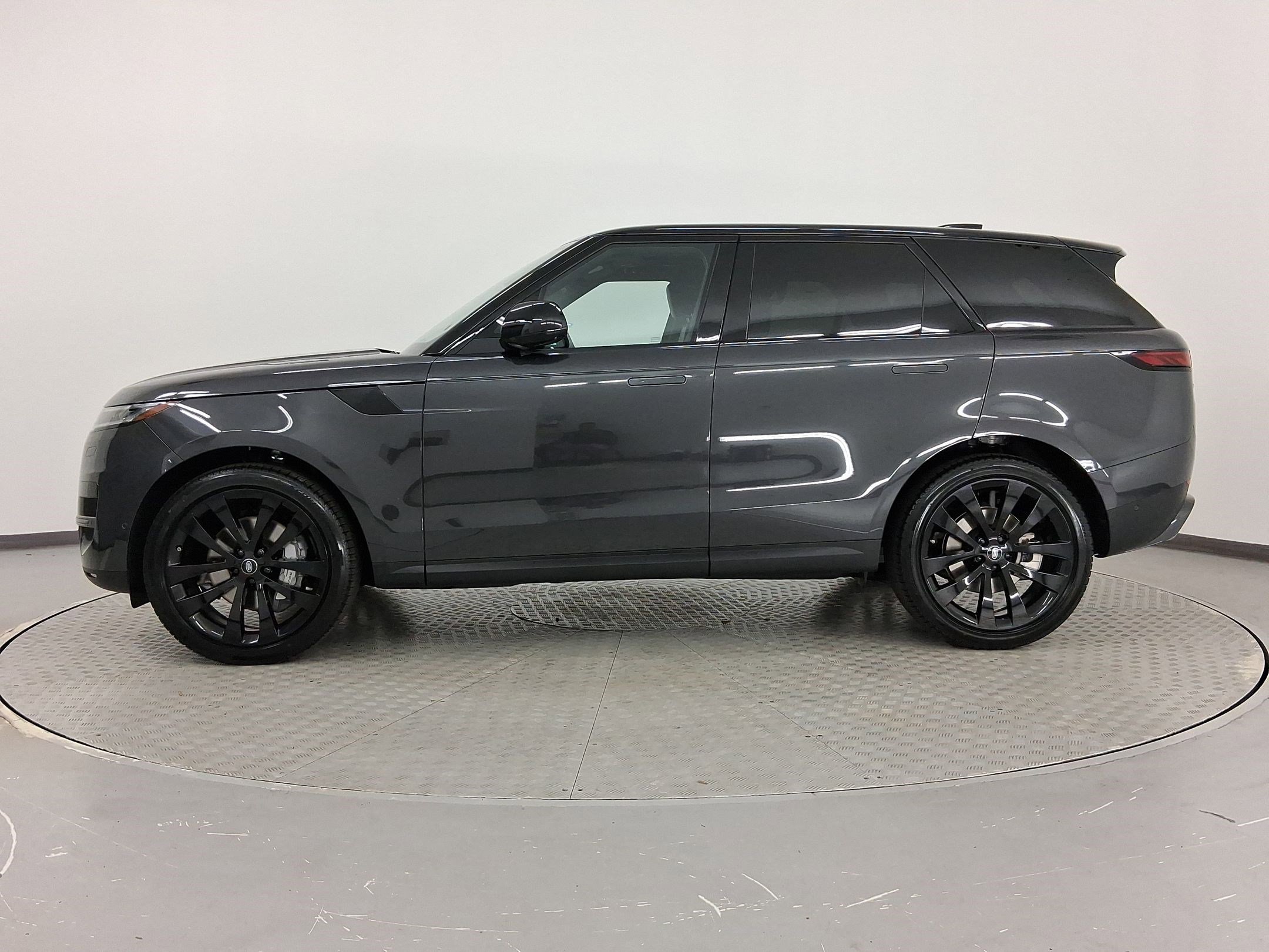 New 2025 Land Rover Range Rover Sport SE image 2