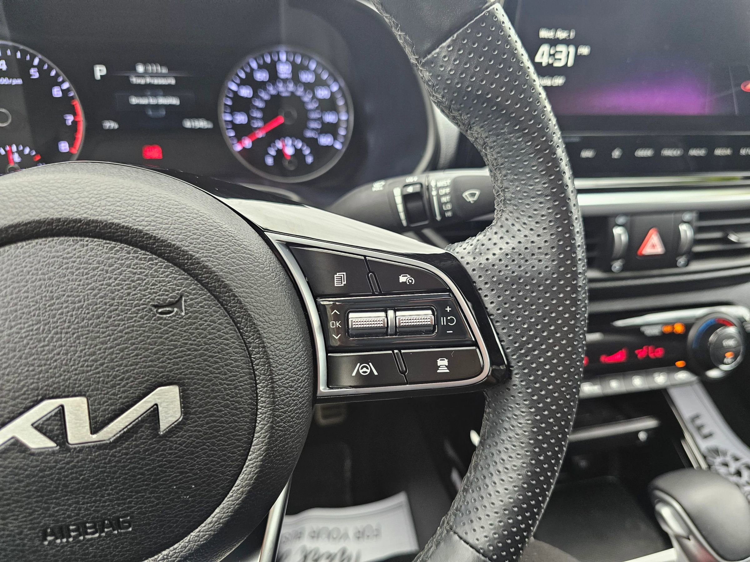 Used 2023 Kia Forte GT-Line w/ GT-Line Premium Package image 19