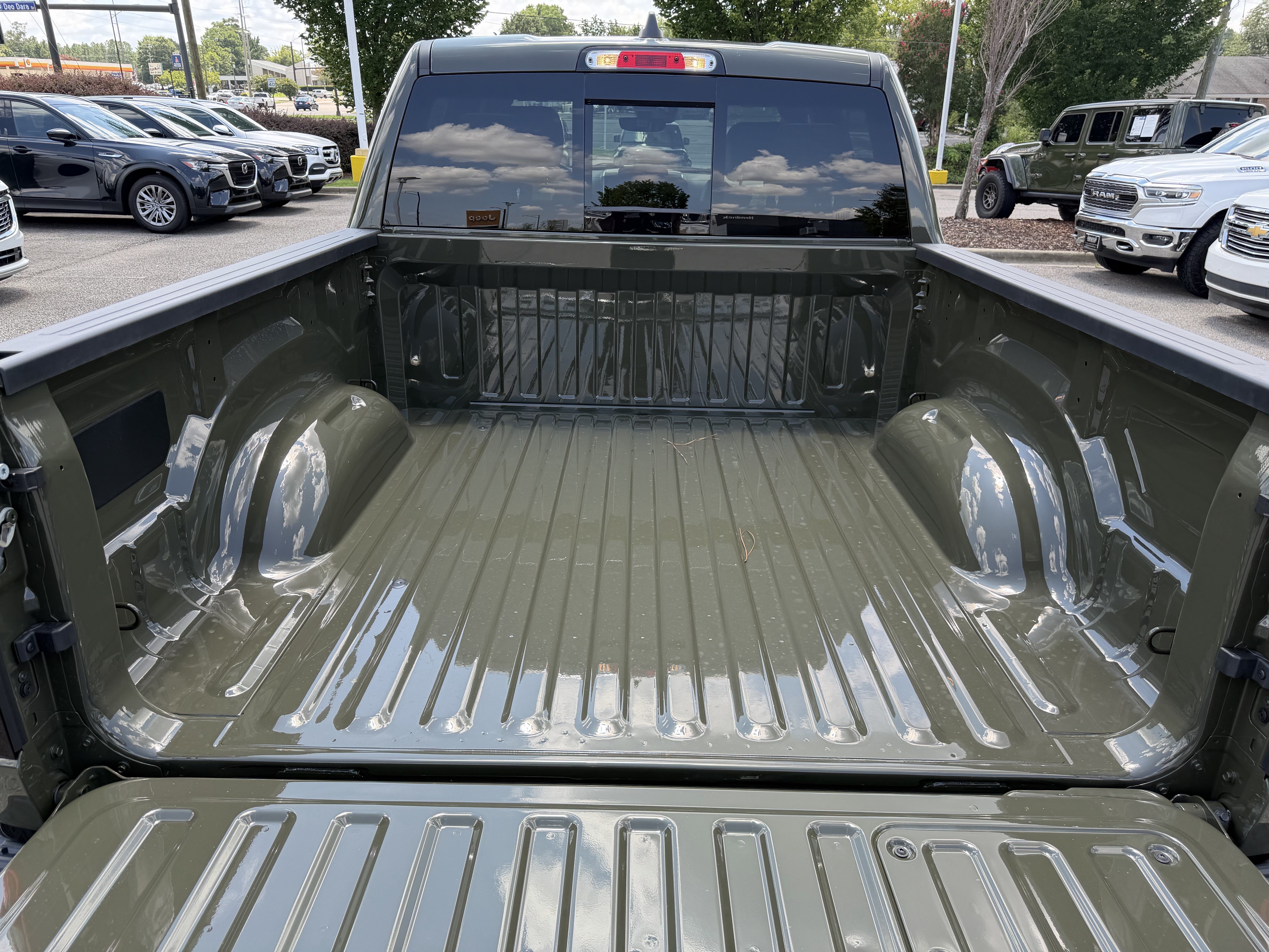 New 2026 RAM 1500 Laramie w/ Night Edition AWD/4WD image 32