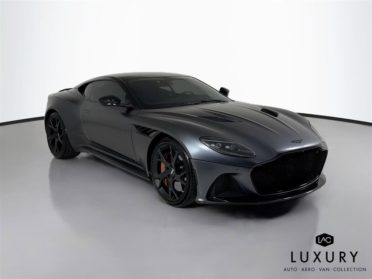 Used 2019 Aston Martin DBS Superleggera RWD image 3