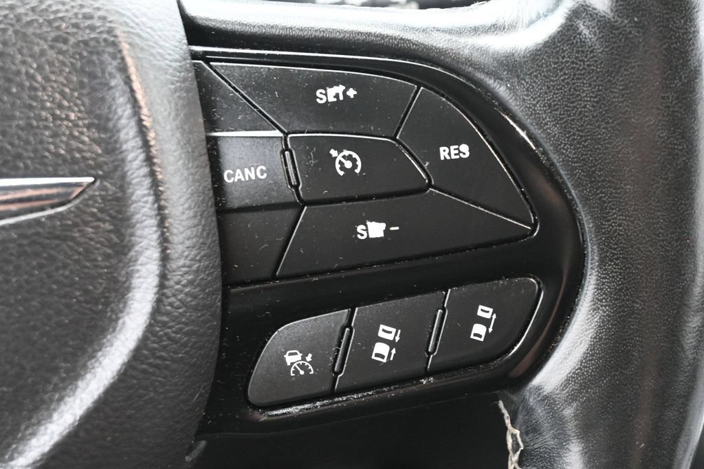 Used 2019 Chrysler Pacifica Touring Plus w/ Advanced Safetytec Group FWD image 19