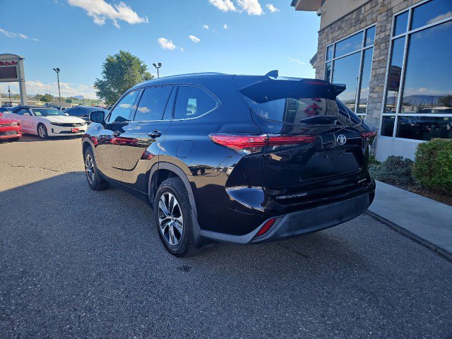 Used 2021 Toyota Highlander XLE image 3